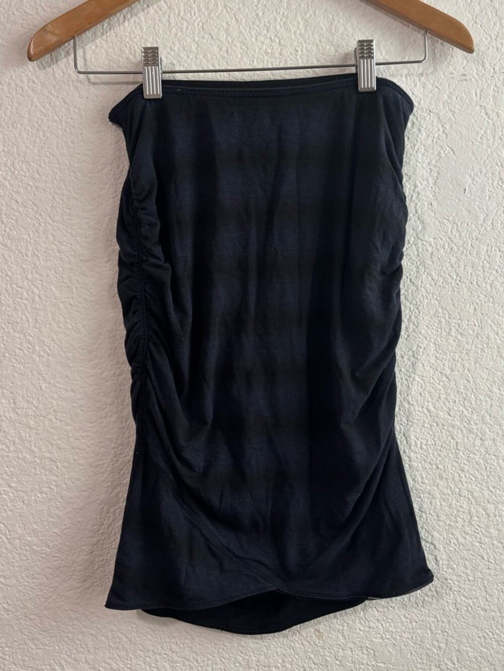 Lululemon Breezy Skirt
REVERSIBLE Black Capilano
Stripe Heathered Inkwell Small